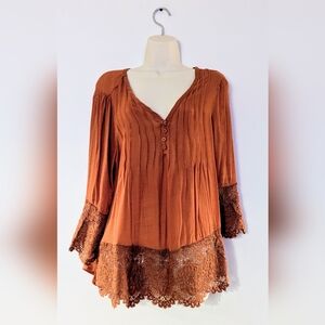 Burnt Orange lace detailed V neck top - Size XL - Perfect for Fall! 🍁🍂🌻